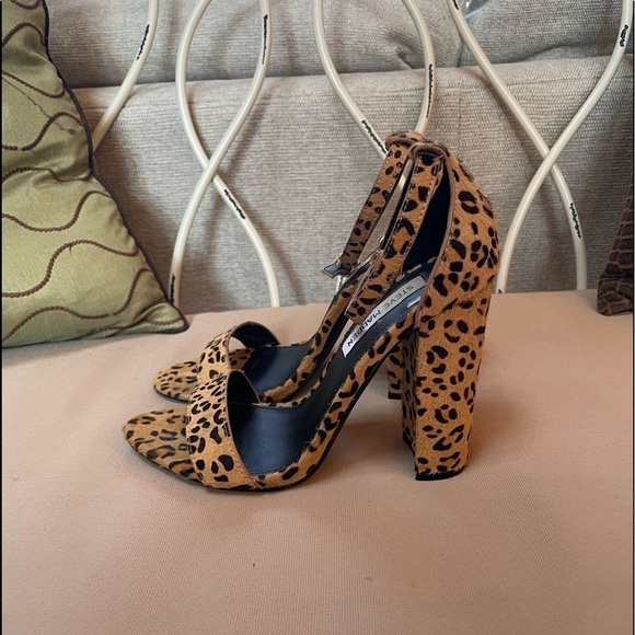 Steve Madden Carrson Real Fur Sandal in Leopard Multi Size 7 - Picture 3 of 9